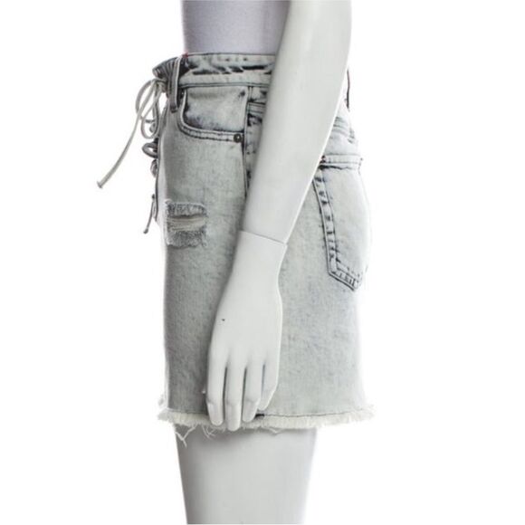 ALICE + OLIVIA NWT Raw-Edge Trim Mini Skirt
Washed Denim Size 24 (0) - Picture 5 of 14